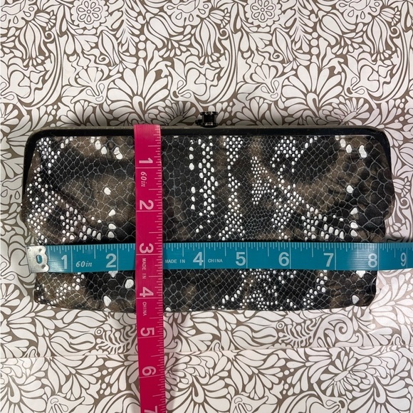 HOBO LAUREN DOUBLE FRAME LEATHER CLUTCH WALLET SNAKE EMBOSSED PRINT - Picture 13 of 13